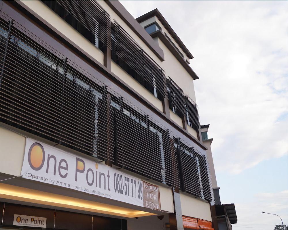 One Point Hotel Kuching Exterior foto