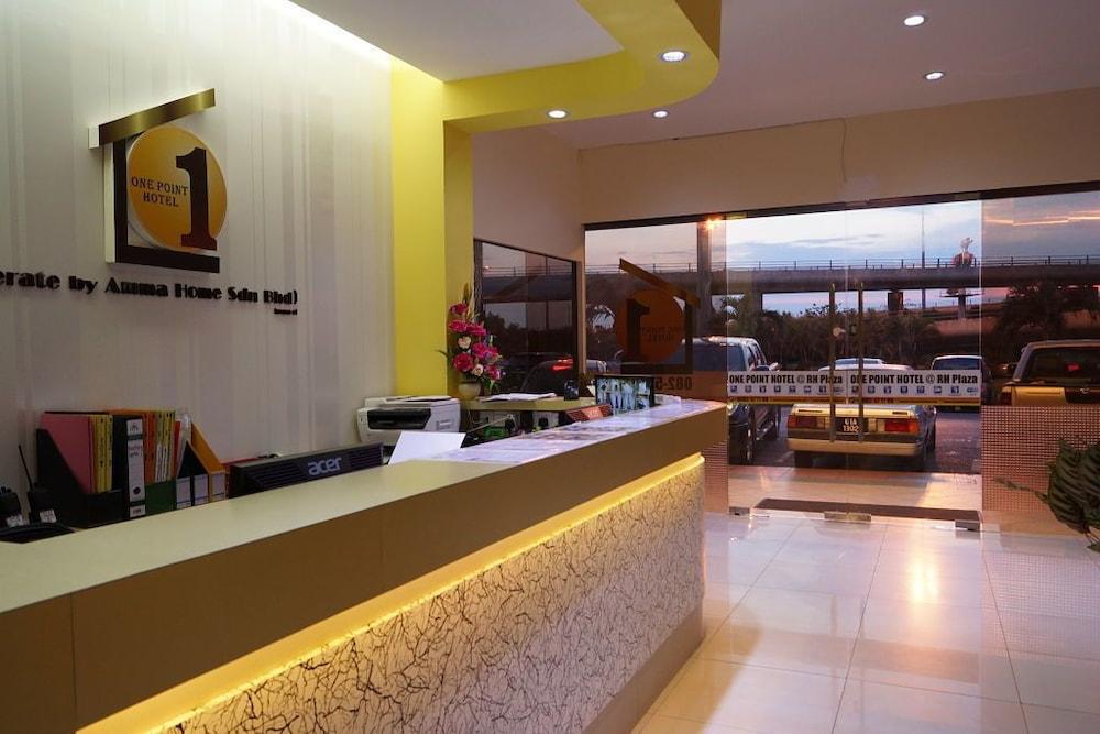 One Point Hotel Kuching Exterior foto